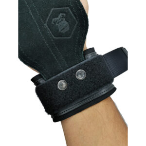 Straps grip 104